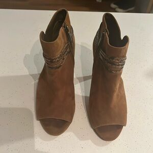 Vince Camuto suede pumps